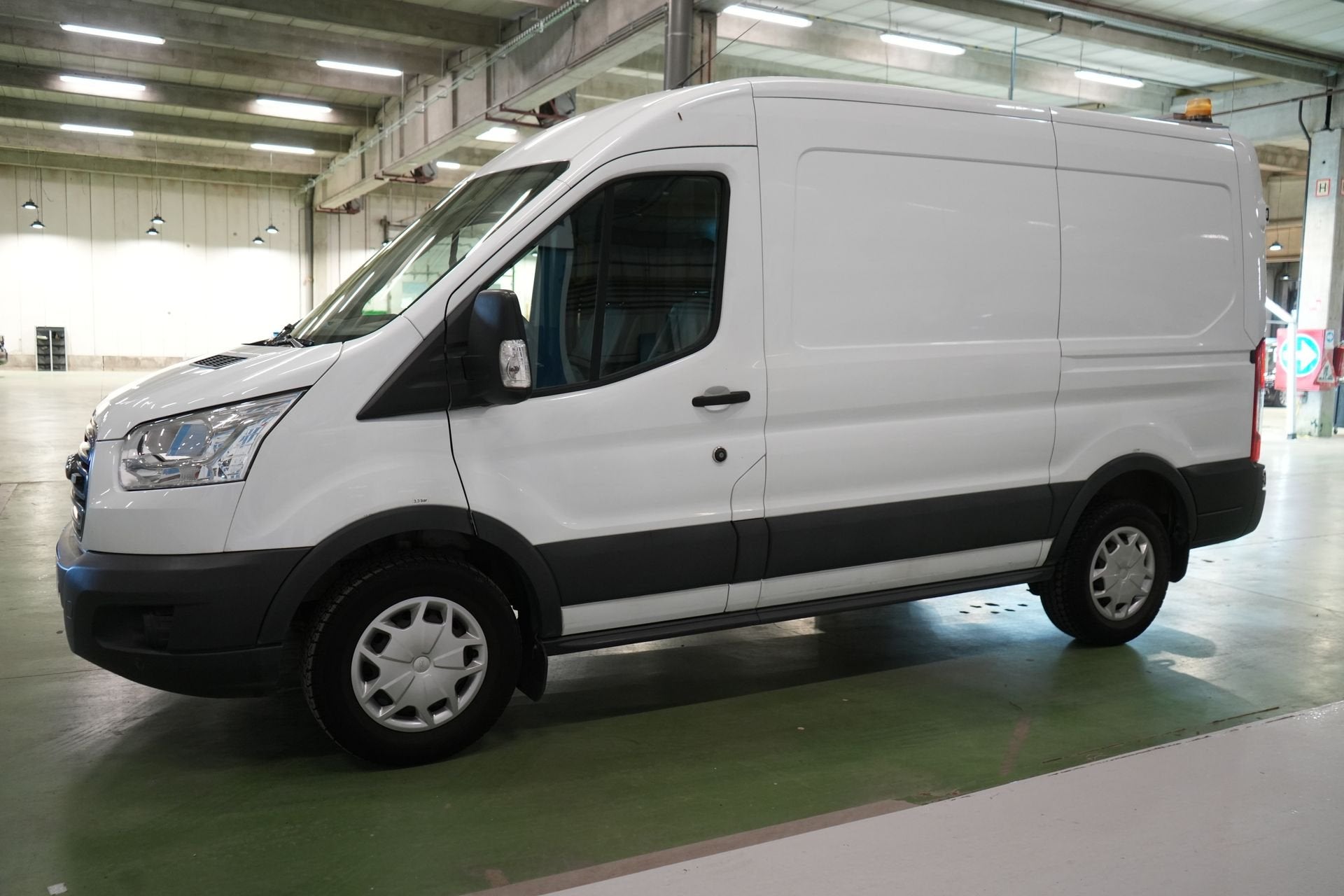 (1XCK301) FORD TRANSIT 2T 350M FOU MWB HR DSL, Voorwielaandrijving, Stof, Euro 6, Wit