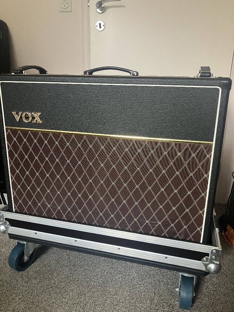 Vox AC30 (with Thon flightcase), Muziek en Instrumenten, Ophalen, Zo goed als nieuw, Gitaar, Minder dan 50 watt