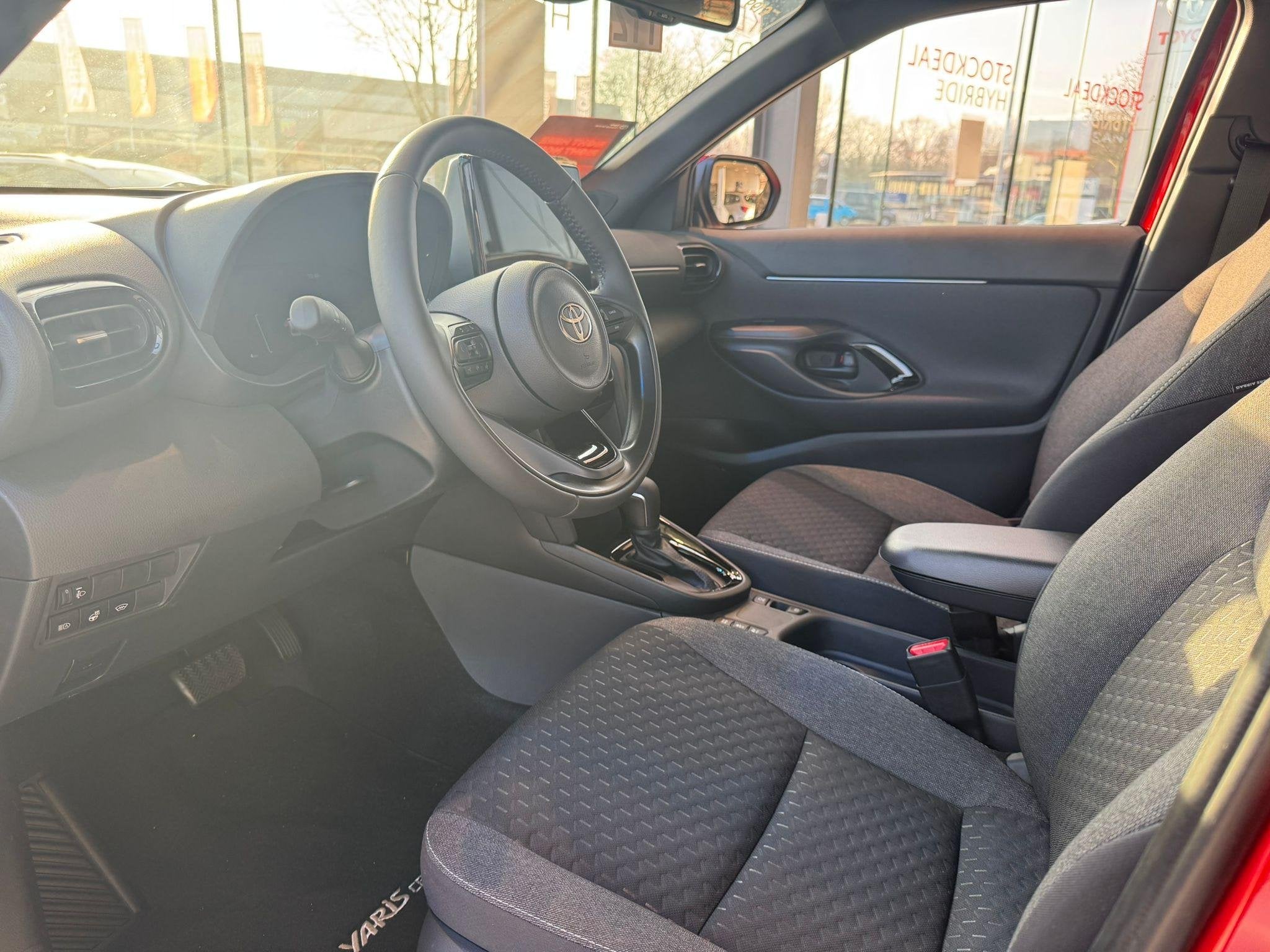 Toyota Yaris Cross Emotional Red Pearl, Achat, Entreprise, 116 ch, Automatique