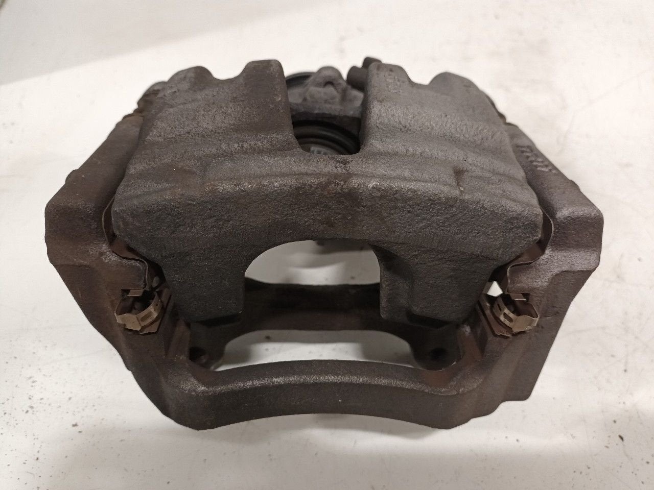 Remklauw links achter Audi E-tron, Onderdelen@venauto.nl, Van der Ven Autorecycling B.V., Gebruikt, Ettenseweg 76, 4706 PB Roosendaal, The Netherlands