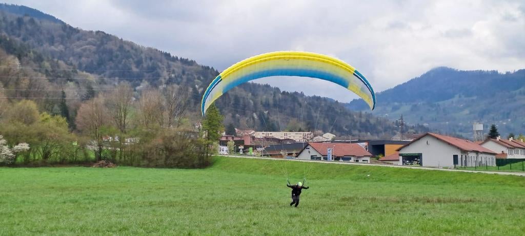 Triple 7 Knight ML zeer goede staat, pas gekeurd, Sports & Fitness, Vol à voile & Parapente, Enlèvement