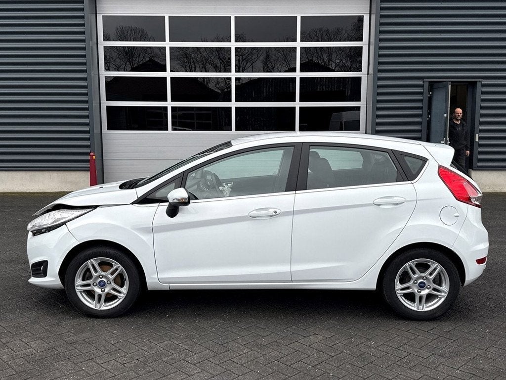 Ford FIESTA 1.0 EcoBoost Titanium, stoelverwarming, airco, Auto's, Voorwielaandrijving, Euro 5, Gebruikt, Wit