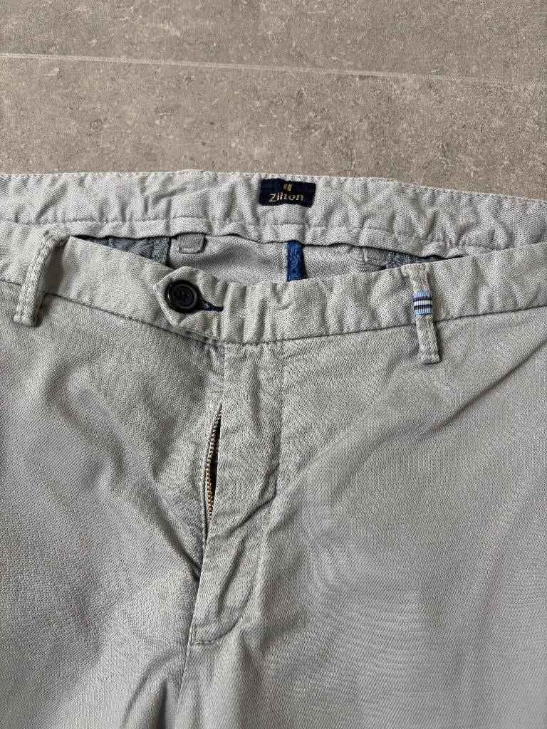 Zilton Chino lichtgrijs W38 L 36, Kleding | Heren, Broeken en Pantalons, Ophalen, Zo goed als nieuw, Grijs, Zilton