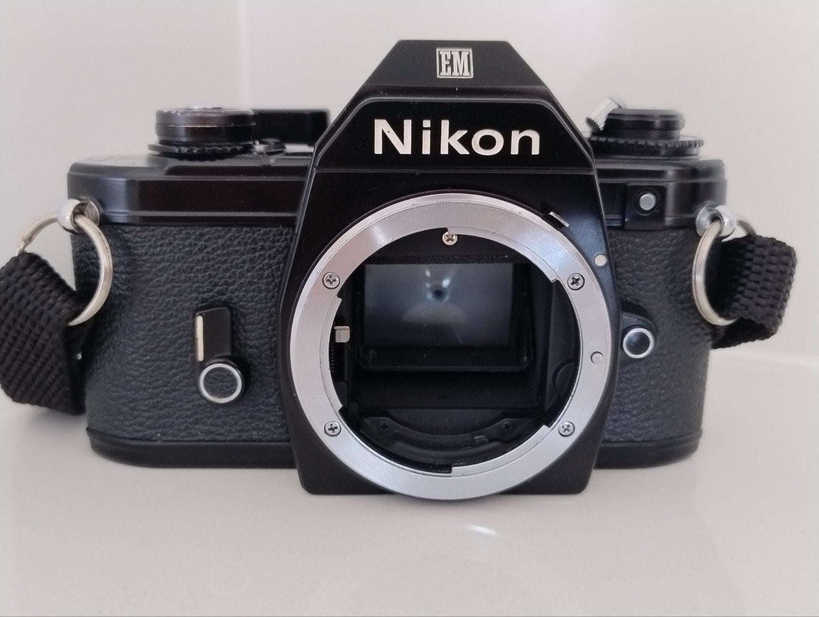 Nikon EM Camera met Nikon Camerariem, Ophalen of Verzenden, Gebruikt, Spiegelreflex, Nikon