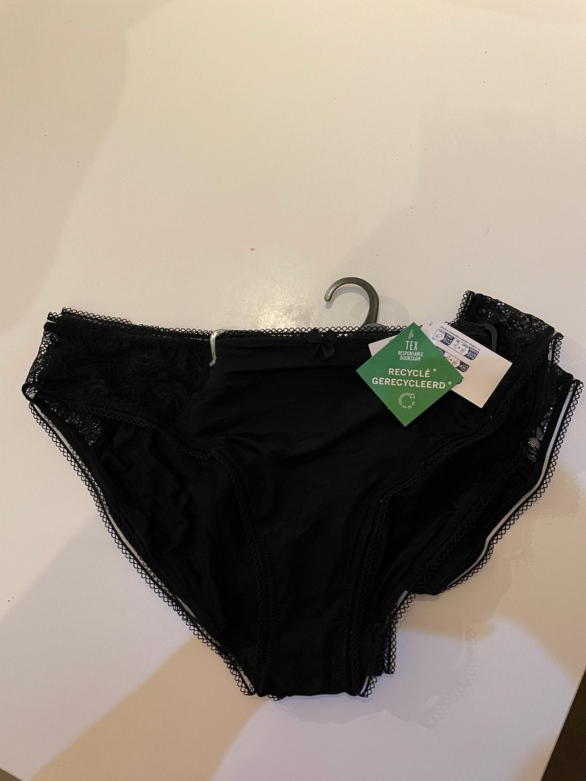 Twee nieuwe zwarte slips XL, Vêtements | Femmes, Sous-vêtements & Lingerie, Enlèvement ou Envoi, Noir, Slip