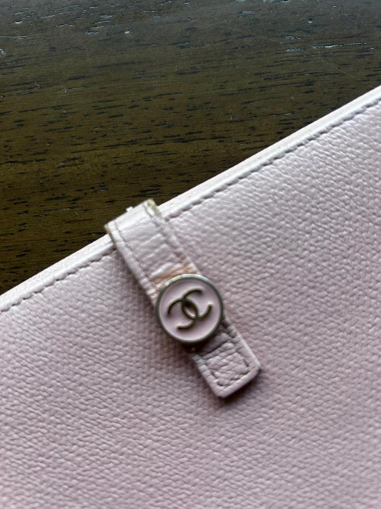 Chanel portemonnee, Bijoux, Sacs & Beauté, Porte-monnaie & Portefeuilles, Autres marques, Cuir, Enlèvement ou Envoi, Rose