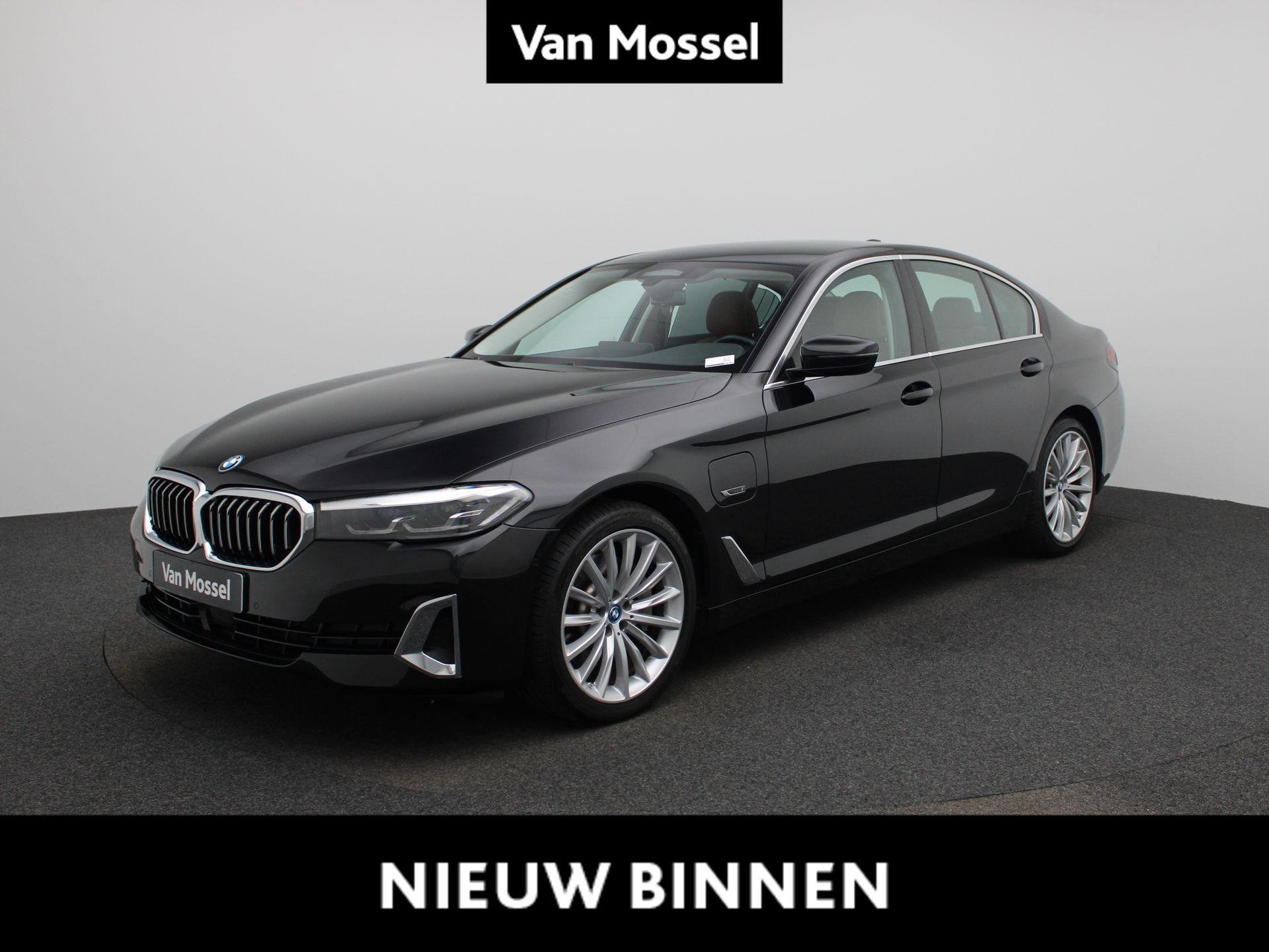 BMW 5 Reeks Berline 530e 215kW xDrive Schuifdak/Zonnedak | N, Stof, 4 cilinders, 2000 kg, Zwart