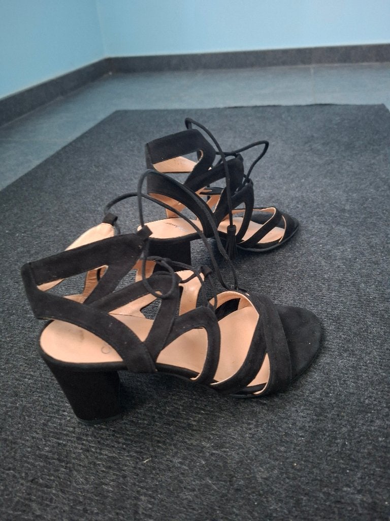 Zwarte hoge damessandaal, Enlèvement ou Envoi, Comme neuf, Catwalk, Noir