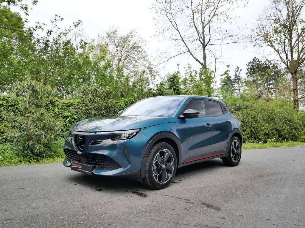 Alfa Romeo Junior Speciale 156PK GARANTIE TOT 48STE MAAND OF, Auto's, Gebruikt, Zwart, Blauw, 5 zetels