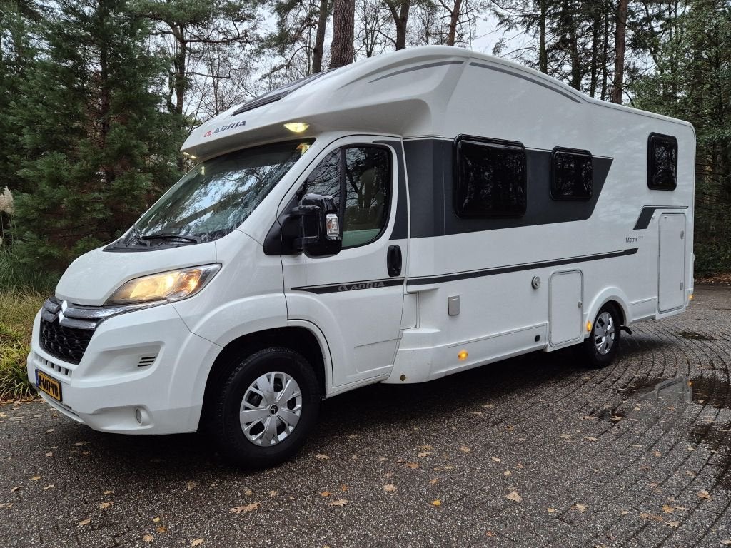 Adria Matrix 670 SL TWINBED hefbd 5pers AIRCO, Bedrijf, Adria, Half-integraal