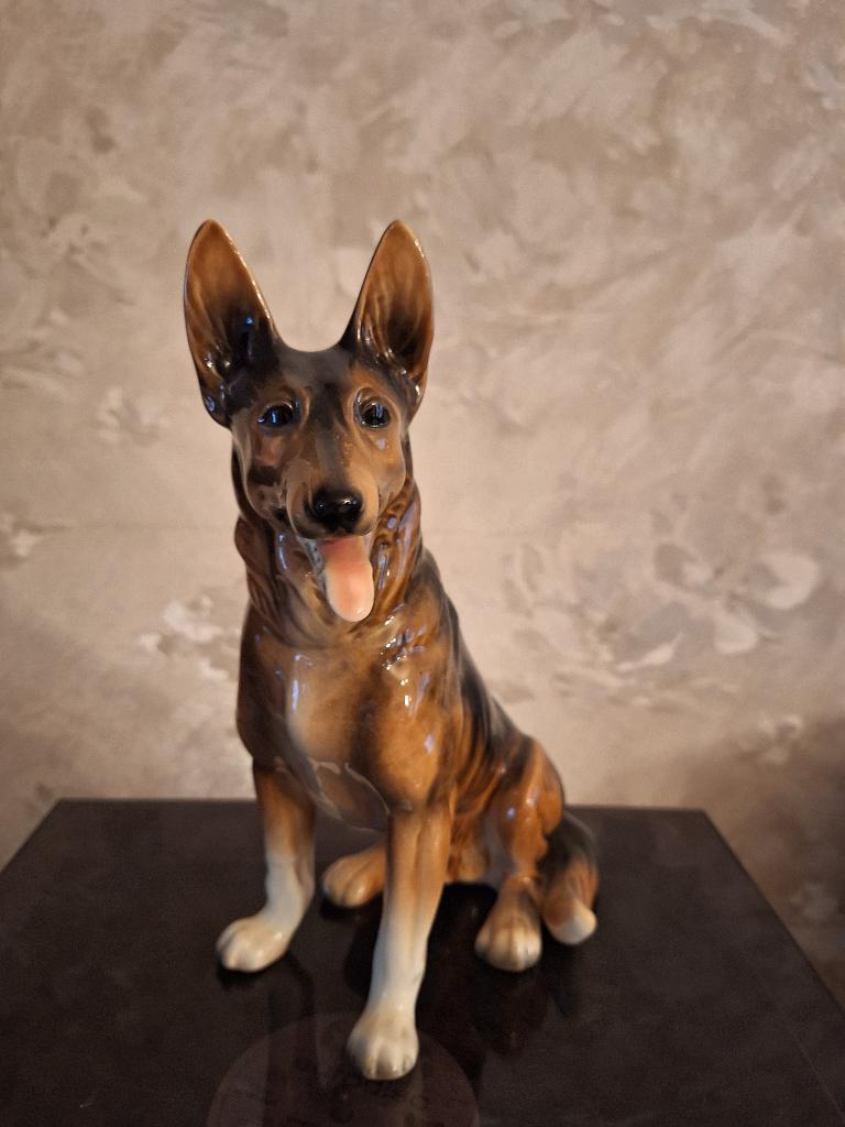 hond in porselein. Voor Moederdag?, Antiek en Kunst, Ophalen