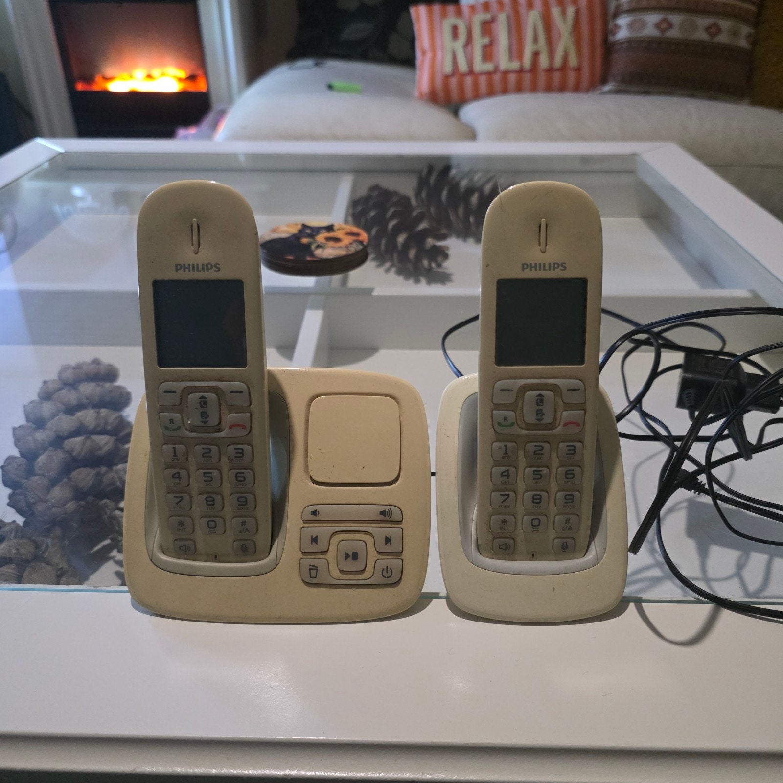 Vaste telefoon draagbaar met herlaadstations  set van 2, Telecommunicatie, Vaste telefoons | Handsets en Draadloos, Ophalen, Gebruikt