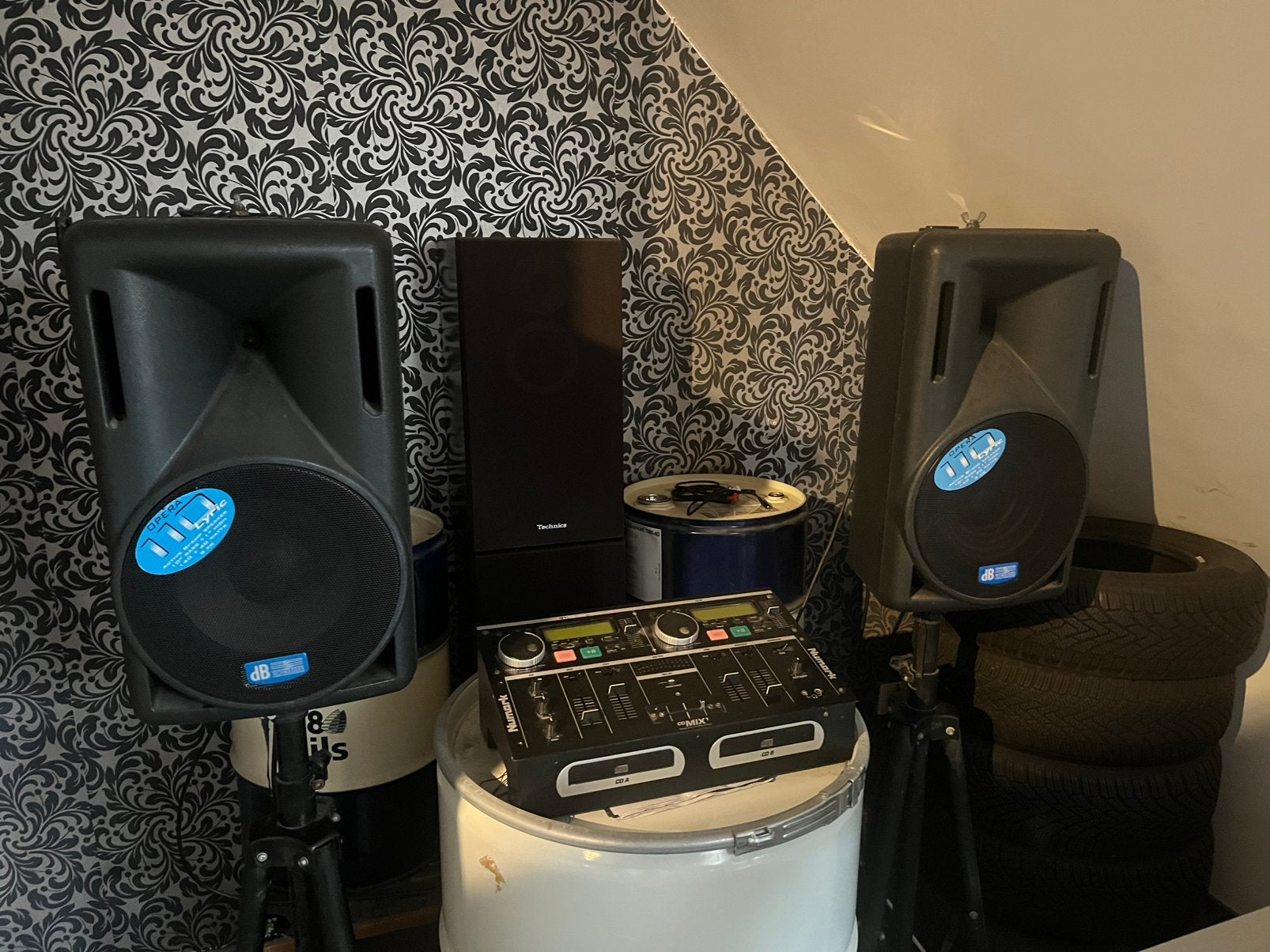 Complete DJ set Numark + 2 boxen op statief, Muziek en Instrumenten, Ophalen, Zo goed als nieuw