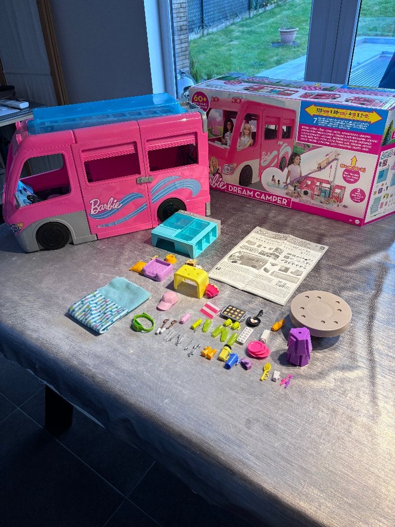 Camping car Barbie transformable en grand tobbogan, Enlèvement, Comme neuf, Barbie
