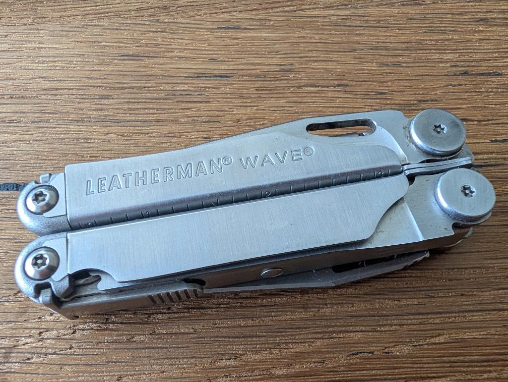 Outil multifonctions Leatherman Wave, Caravanes & Camping, Outils de camping, Comme neuf, Enlèvement ou Envoi