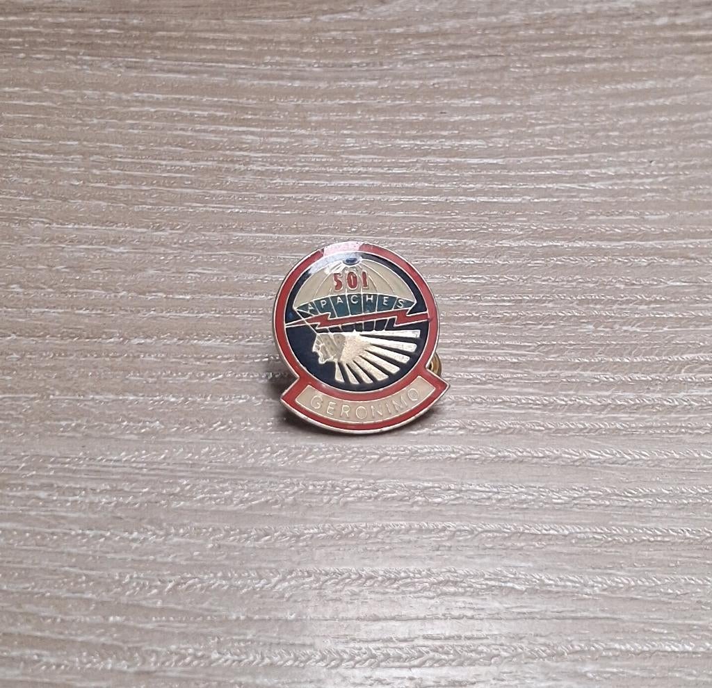 PIN - 501 APACHES GERONIMO - US ARMY - LEGER, Verzamelen, Speldjes, Pins en Buttons, Ophalen of Verzenden, Gebruikt, Overige onderwerpen