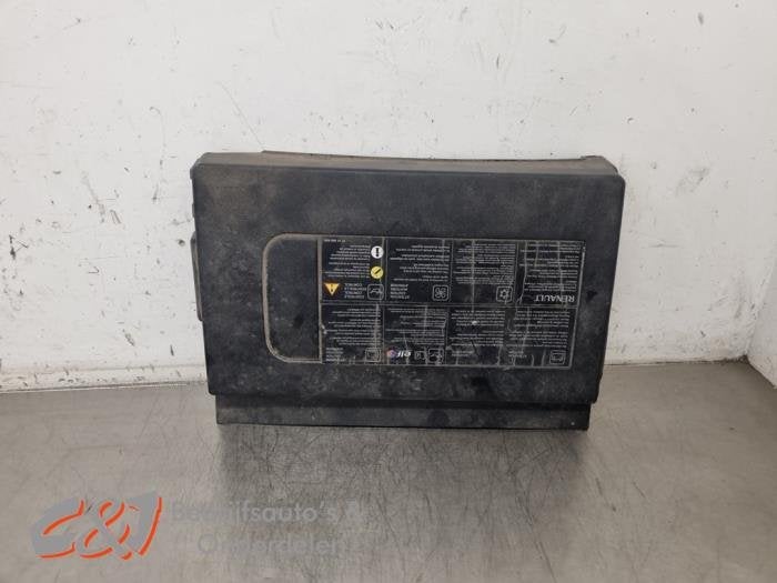 Couvercle de la batterie d'un Renault Trafic, Renault, -, 3 mois de garantie, Utilisé