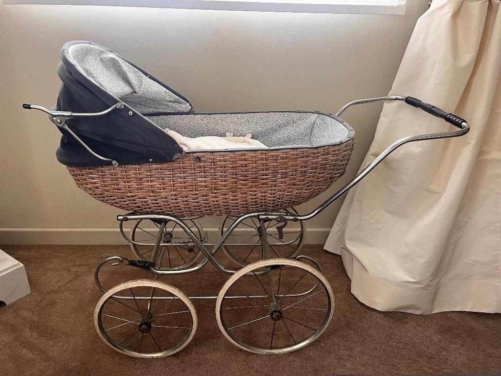 Antieke poppenwagen, Ophalen, Gebruikt, Meisje