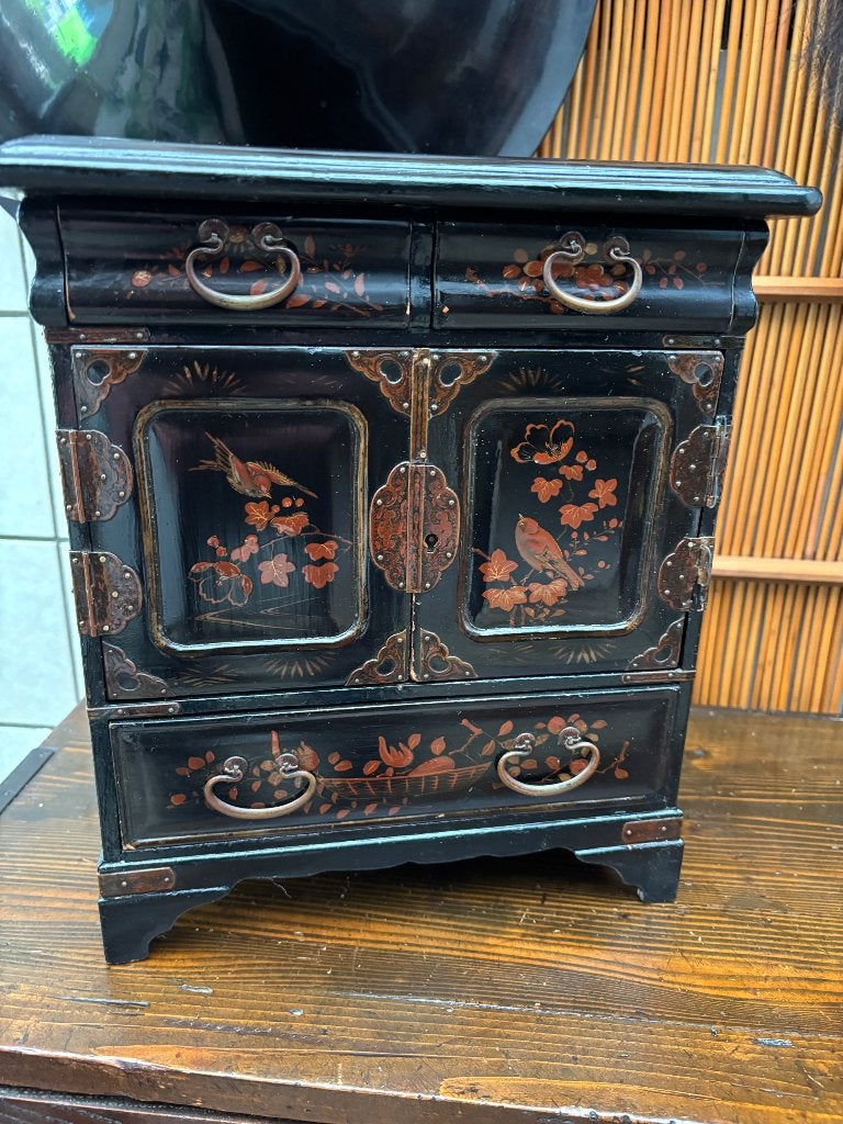 Cabinets japonais meiji, Enlèvement