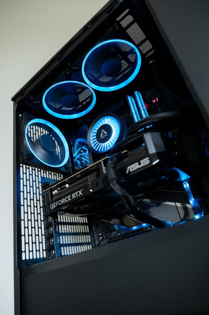 High End Gaming PC, Ryzen 7 9800X3D / RTX 5070 / 32GB DDR5, Computers en Software, Ophalen, 32 GB, Zo goed als nieuw, 2 TB