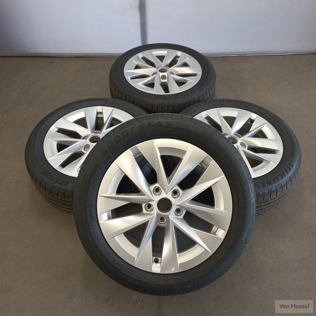 Skoda Karoq GoodYear EfficientGrip Performance 205/55/R17 91, Autos : Pièces & Accessoires, Pneus & Jantes, Pneus et Jantes, Véhicule de tourisme