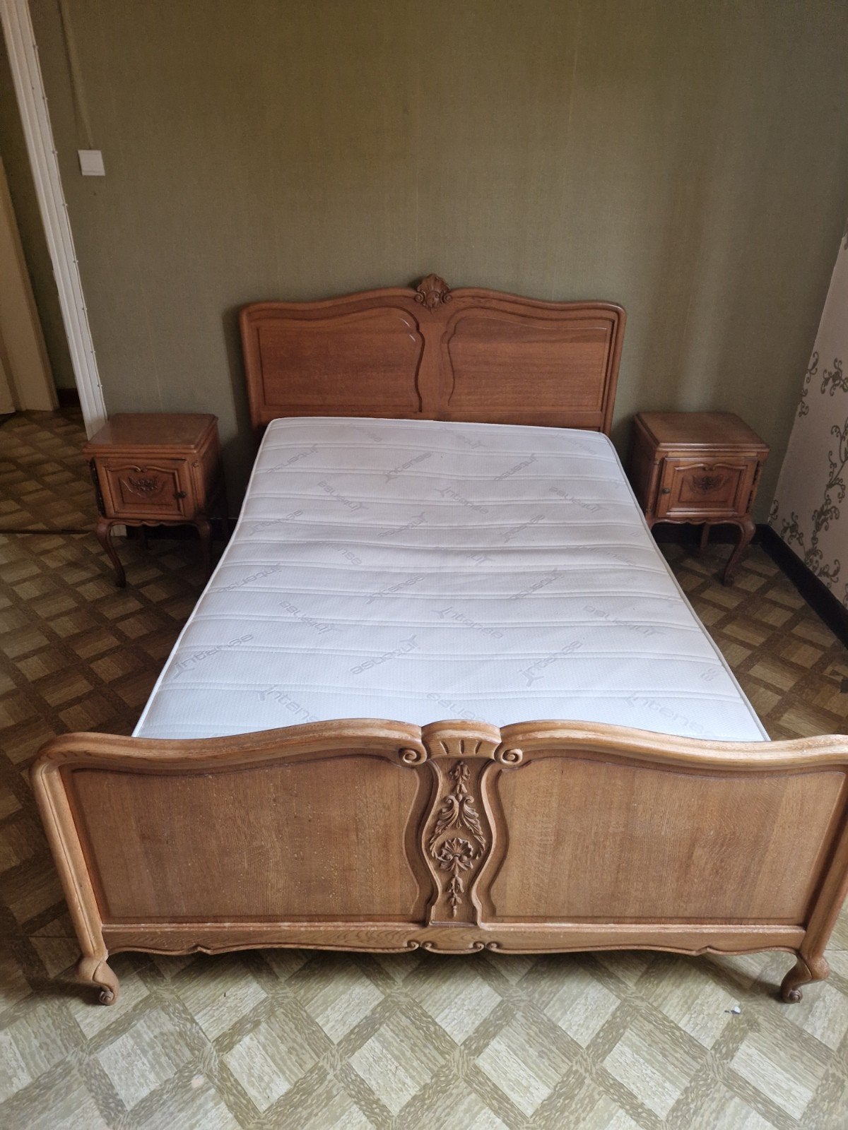 Un lit double ancien avec tables de chevet, Enlèvement, Comme neuf, Deux personnes, Antique