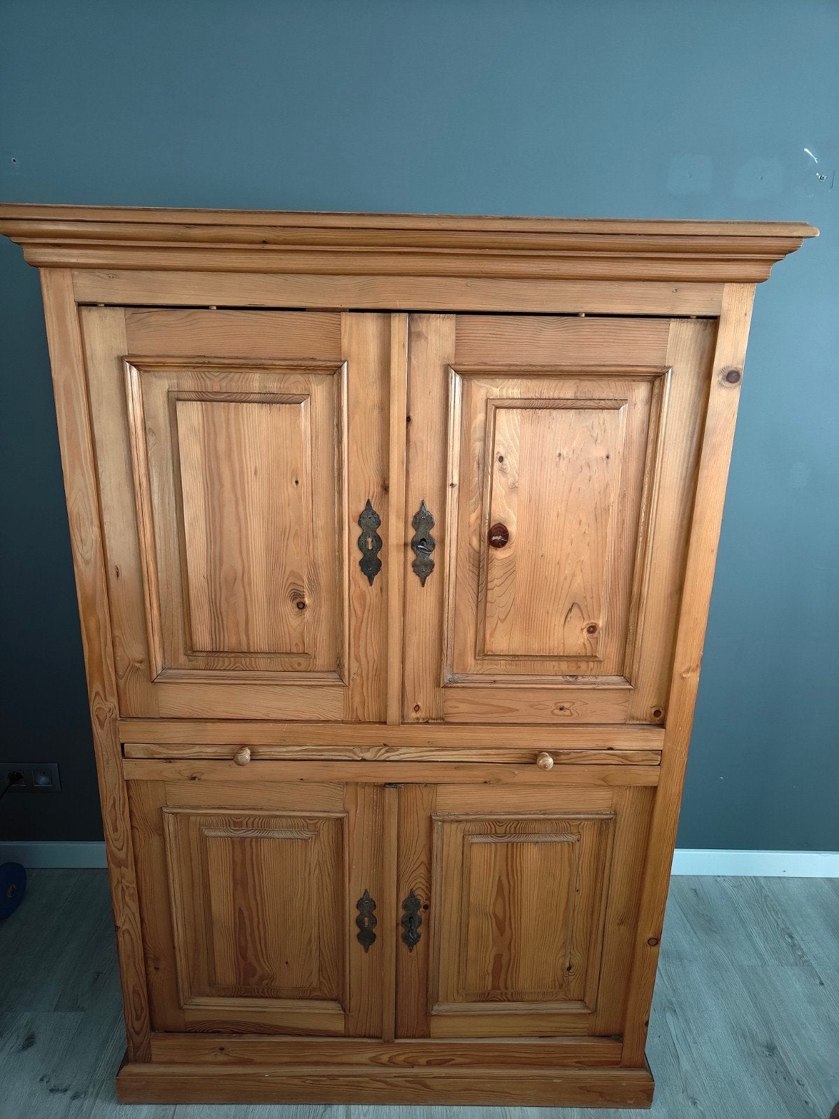 Massive grenen computer/tv kast in zeer goede staat te koop, Ophalen, Zo goed als nieuw, Grenenhout