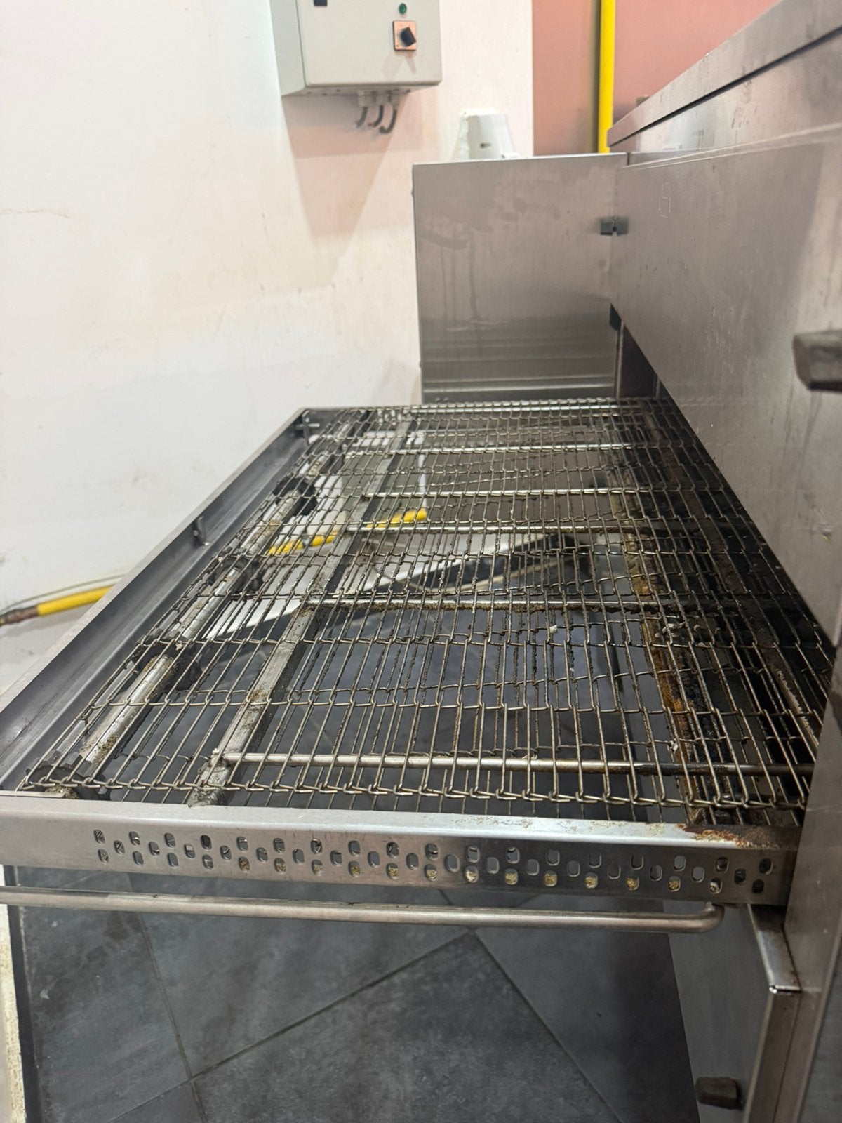 Pizza band oven, Enlèvement