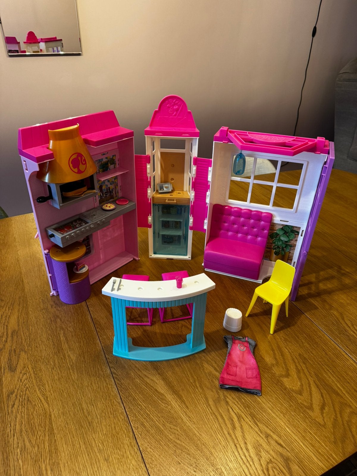 Restaurant Barbie avec accessoires, Enfants & Bébés, Jouets | Poupées, Utilisé, Barbie, Enlèvement ou Envoi