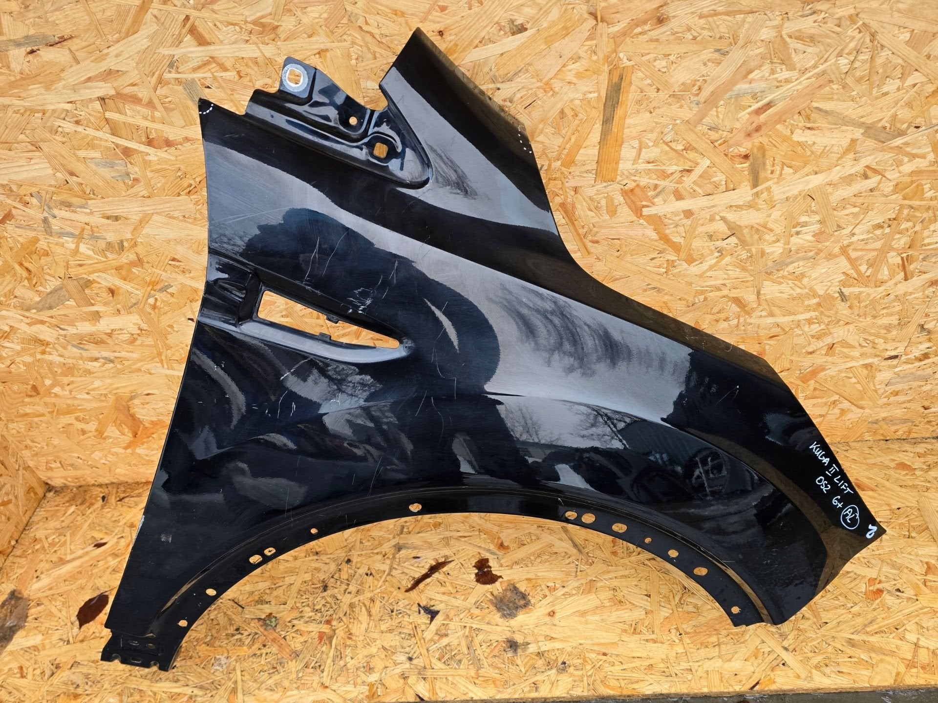 Panneau lat ral droit Ford Kuga Mk2 Mk2, Info@ford.com, Droite, Ford Motor Company, American Road 1
48126  Dearborn