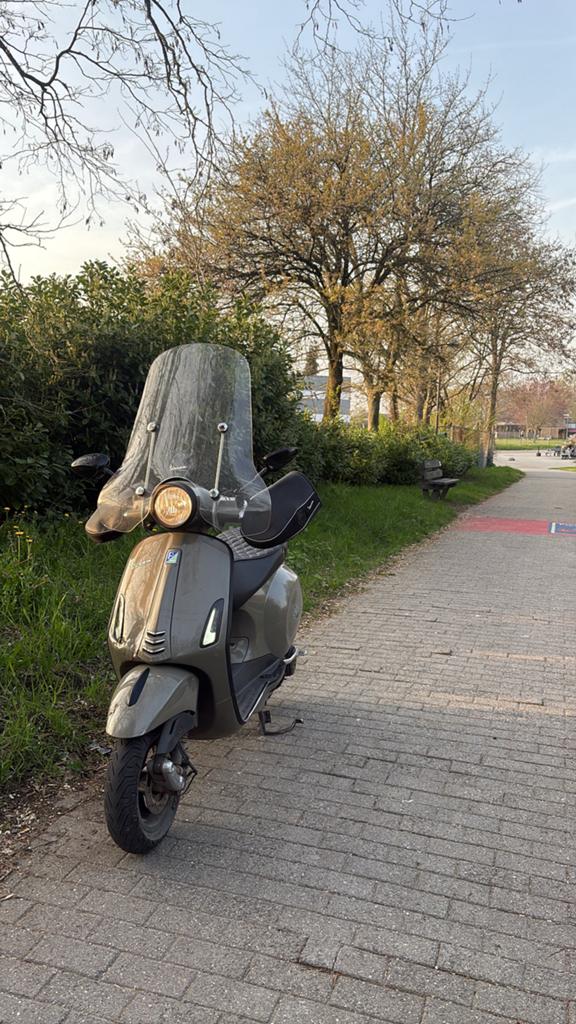 Vespa Primavera ( A klasse ) TE KOOP, Fietsen en Brommers, Ophalen, Zo goed als nieuw, Vespa