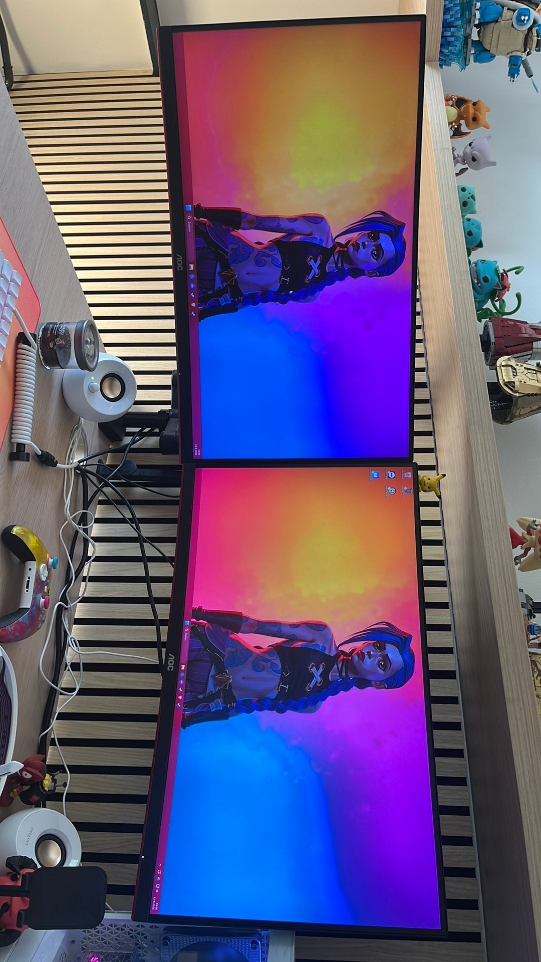 2 beeldschermen met draagarm, 101 t/m 150 Hz, Zo goed als nieuw, DisplayPort, 1 tot 2 ms