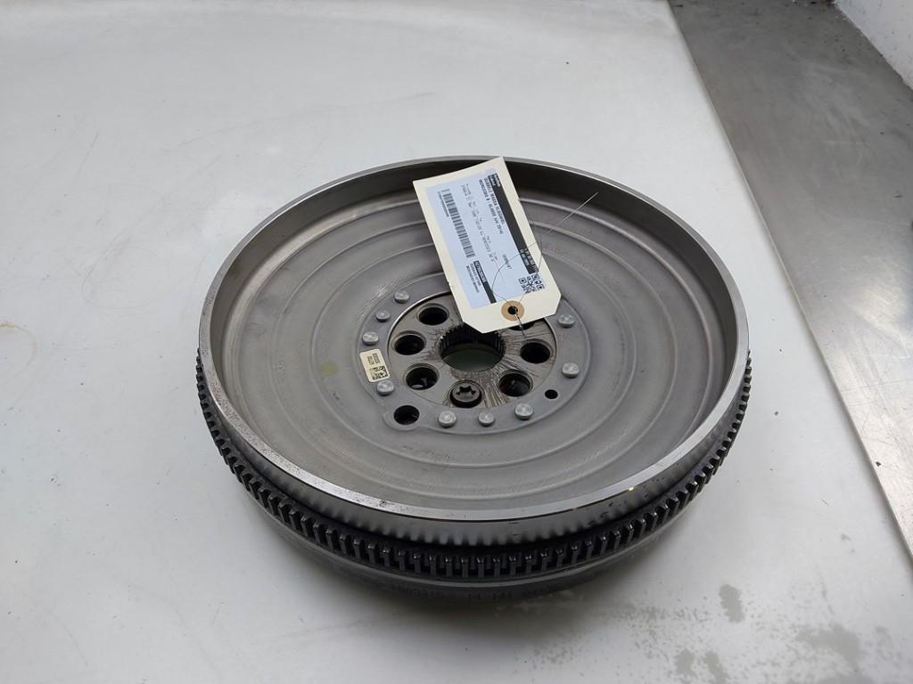 VOLANT MOTEUR BI-MASSE B (W246) (|A2700300305|A2700301500|), Utilisé, Mercedes-Benz