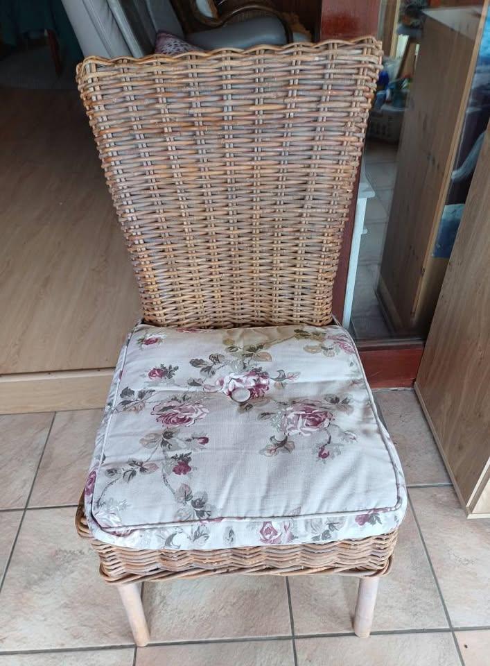 1 zetel, 3 stoelen, Ophalen, Gebruikt, Riet of Rotan, Eén
