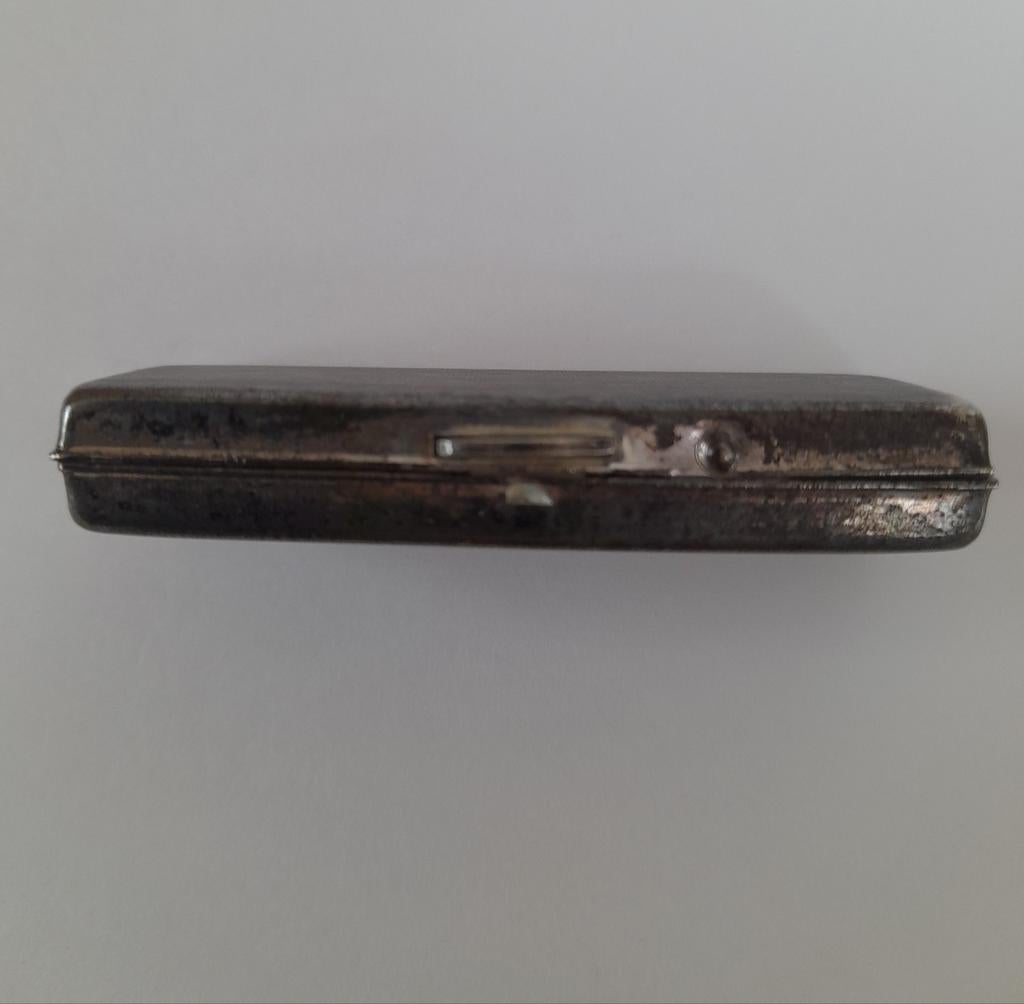 Oude mini zilveren metalen doos pillen/snuiftabak, Verzamelen, Blikken, Gebruikt, Ophalen of Verzenden