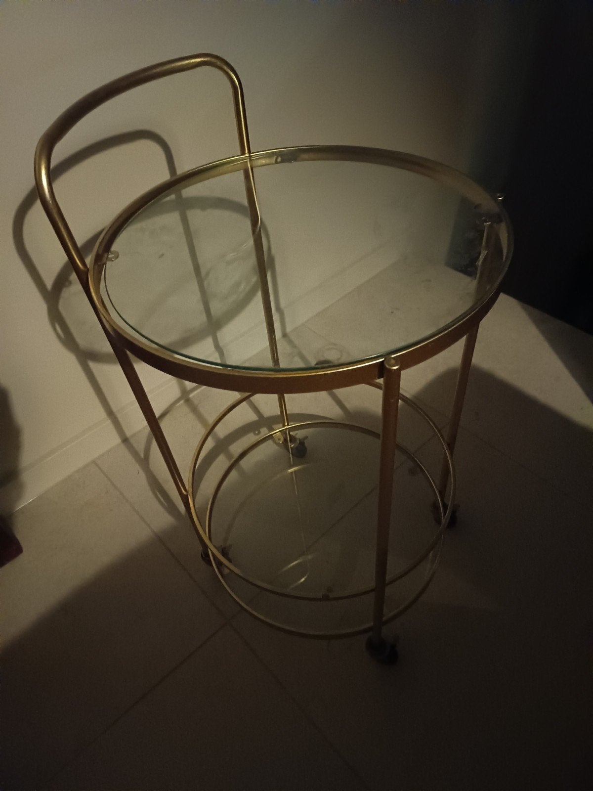 Chariot de service style Hollywood Regency en laiton doré, Maison & Meubles, Tables | Tables d'appoint, Rond, Moins de 55 cm, 45 à 60 cm