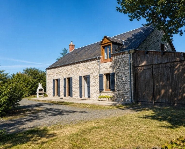 Maison avec dépendance sur 6000m2 de terrain, Immo