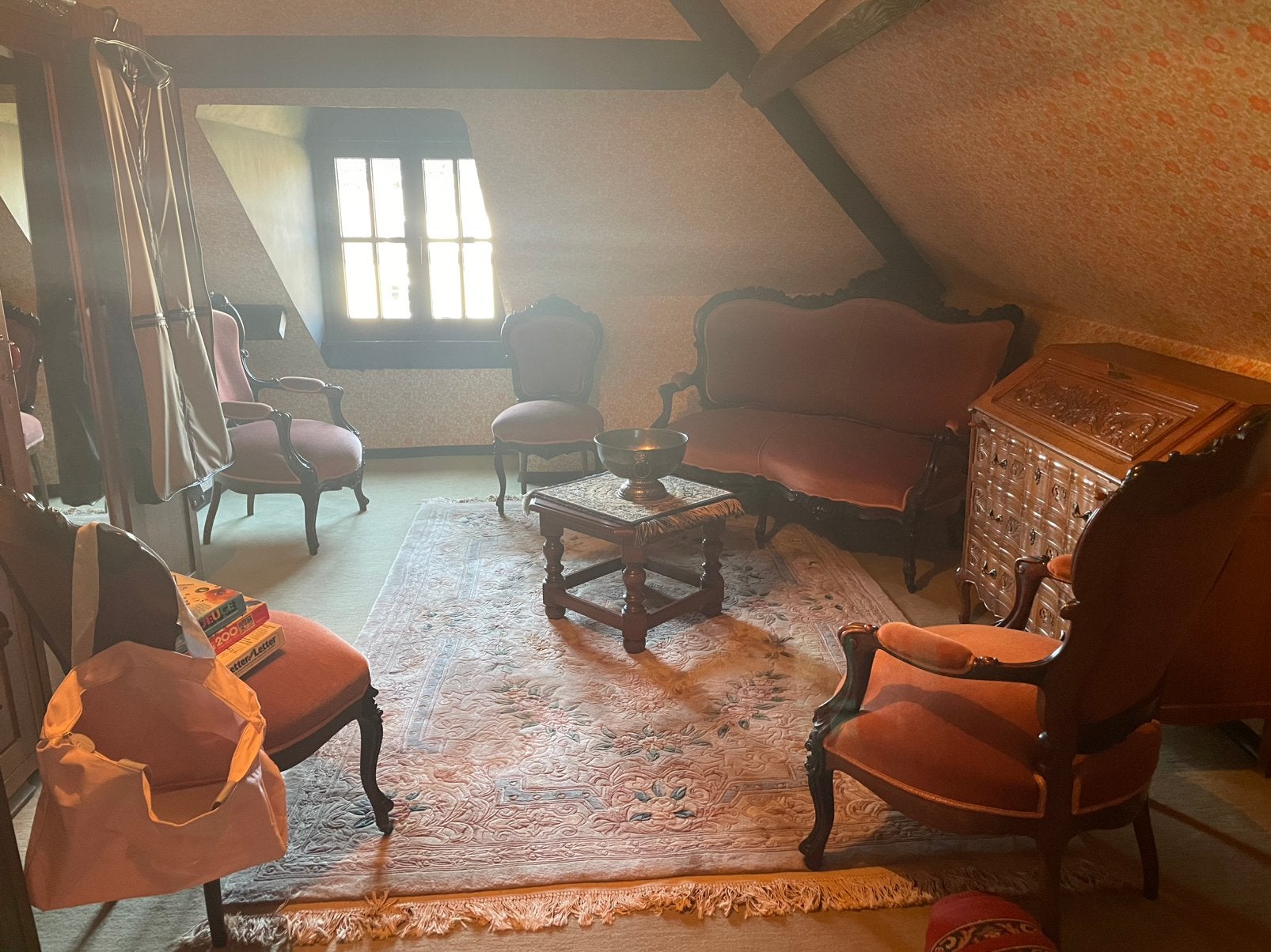 Antiek salon in Louis XB stijl van walnoot, Ophalen
