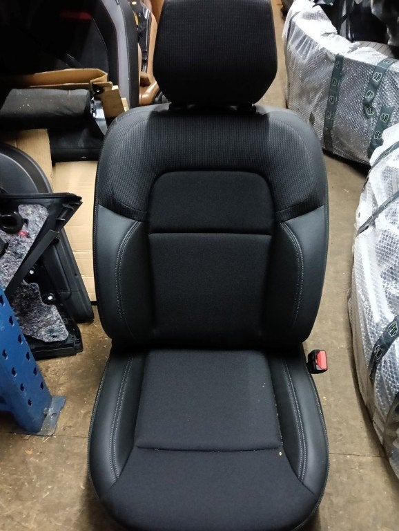 SIEGE AVANT DROIT ( PASSAGER ) (|873015077R|876019632R|87620, Autos : Pièces & Accessoires, Dhr. J. Ham, Renault, Administratie@autoham.nl