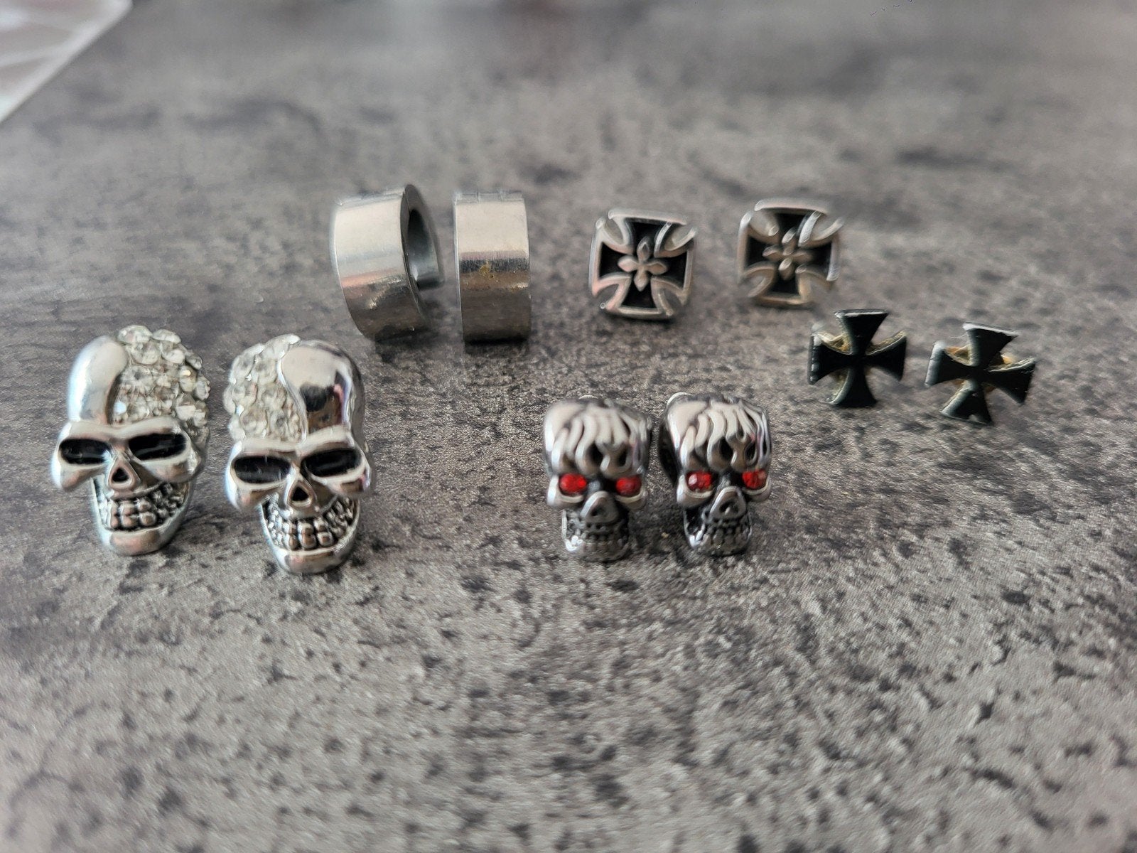 lot de 5 paires de boucles d oreilles tête de mort, Enlèvement ou Envoi, Comme neuf, Noir, Avec strass