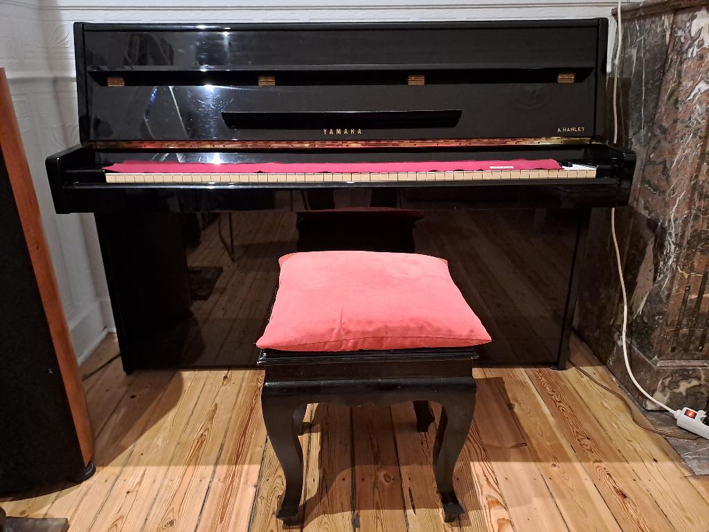 Piano droit YAMAHA M1J - Made in Japan - Très bon état, Brillant, Enlèvement, Utilisé, Piano