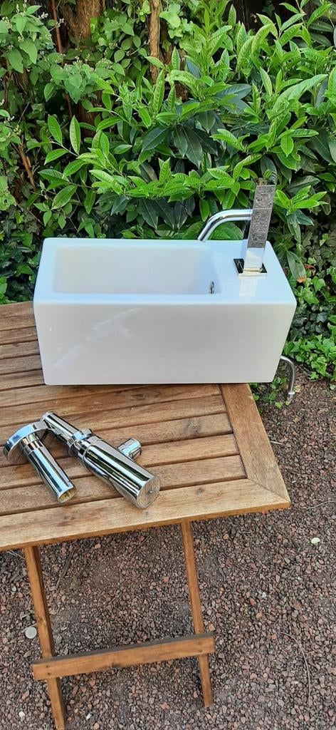 Enkele porseleinen afwasbakje met kraan en syphon ., Doe-het-zelf en Bouw, Sanitair, Ophalen of Verzenden, Kraan