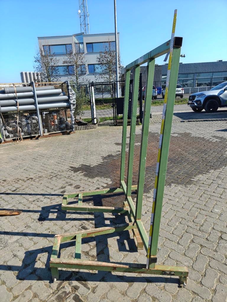 Glasbok houtbok met wielen, Ophalen of Verzenden
