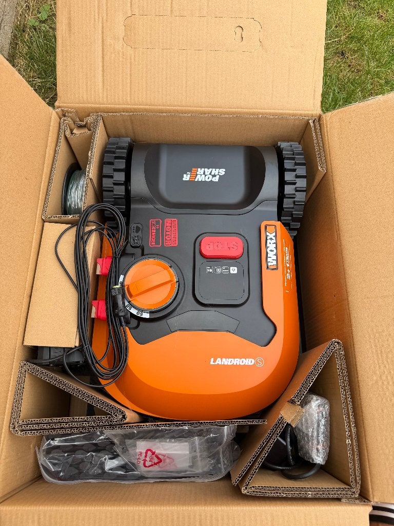 Worx Landroid grasrobot + overkapping, Tuin en Terras, Grasmaaiers, Ophalen, Cirkelmaaier, Minder dan 30 cm, Nieuw