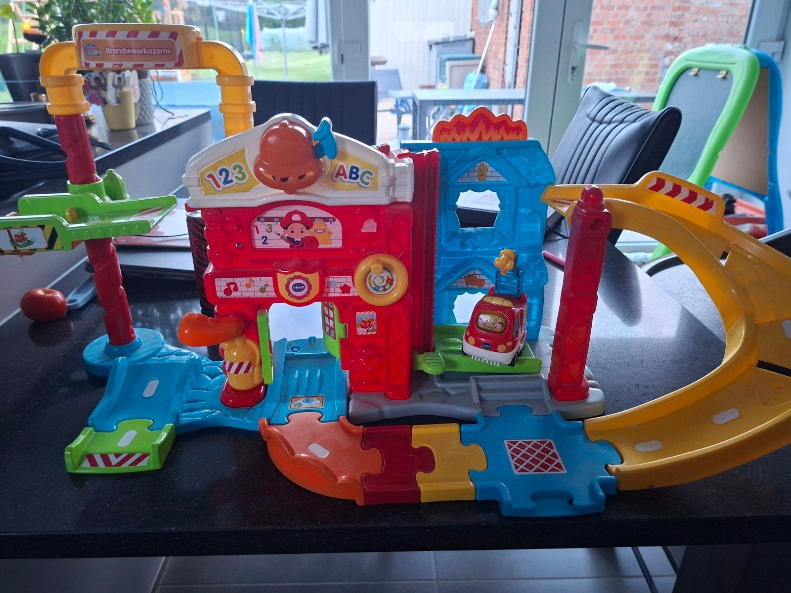 Pakket vtech toet toet, Enlèvement