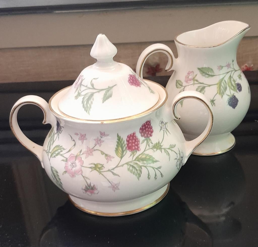 Porseleinen roomstel Royal Crafton Fine Bone China., Ophalen of Verzenden