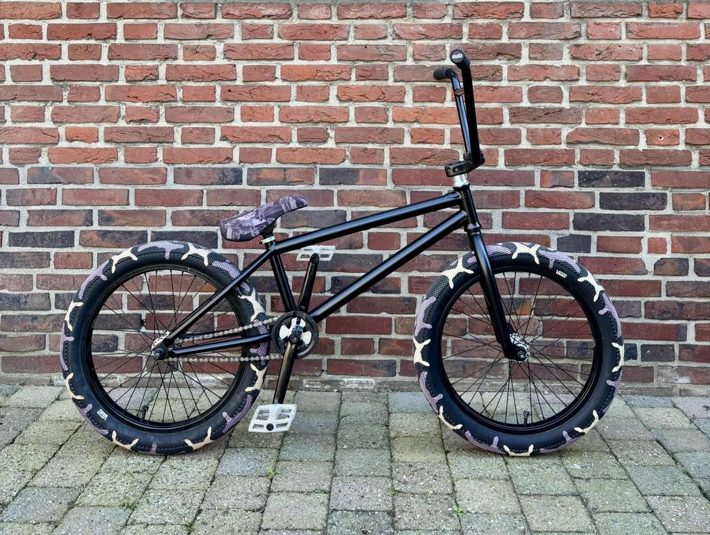 Unieke Custom WeThePeople BMX - Nieuwstaat - Mat Zwart, Vélos & Vélomoteurs, Vélos | BMX & Freestyle, Repose-pieds, Comme neuf
