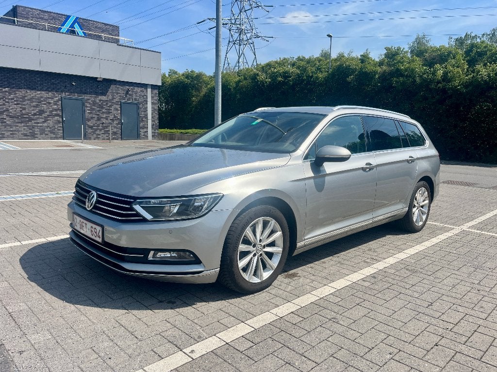 VW Passat Variant 2.0 TDi Highline 2015, Auto's, Volkswagen, 4 cilinders, 110 g/km, Dealer onderhouden, Zilver of Grijs