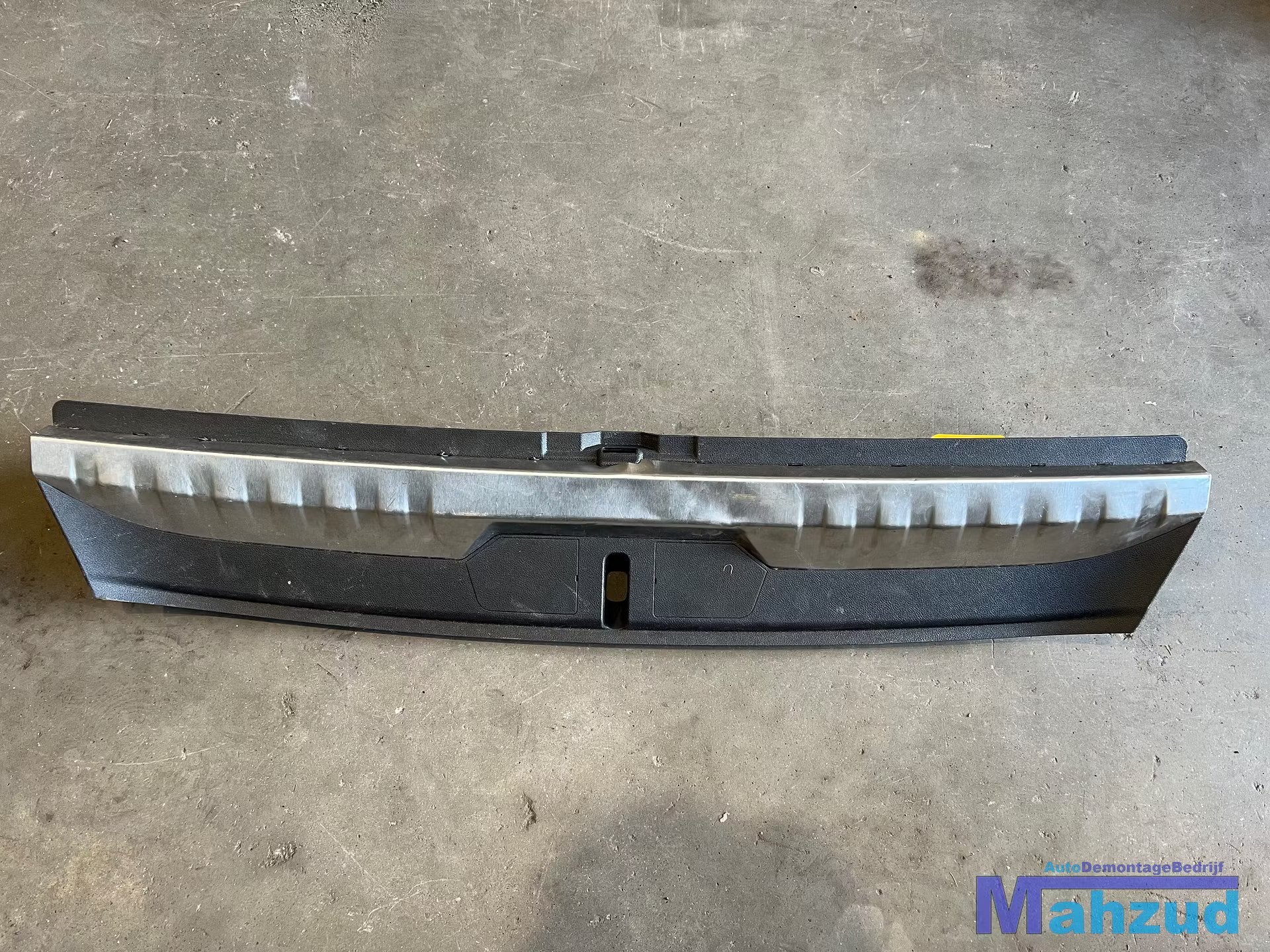 BMW 3 SERIE G21 Kofferbak plaat afdekplaat 51477940931, Auto-onderdelen, Petuelring 130
80788  Munich, DE, Gebruikt, Info@bmw.de