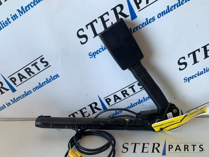 Insertion ceinture de sécurité avant droite d'un Mercedes, 3 mois de garantie, Utilisé, -, -